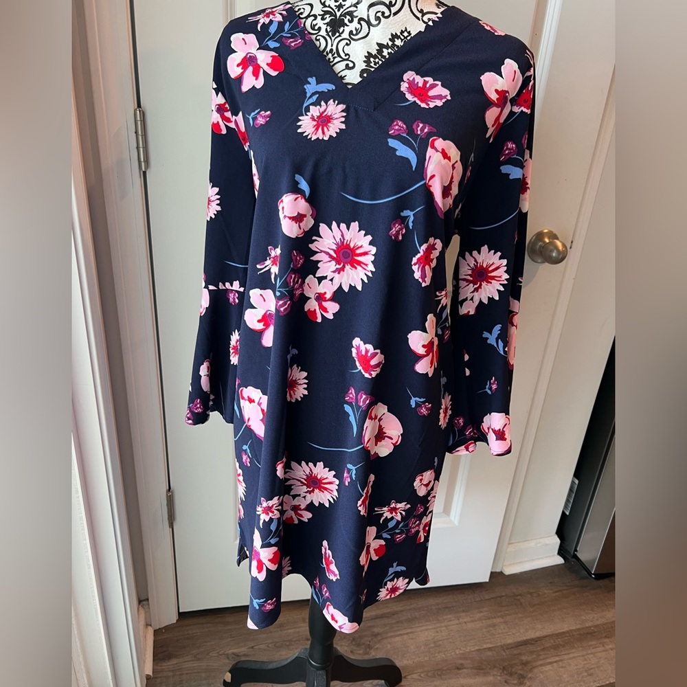Mud Pie Floral V-Neck Dress. Large
